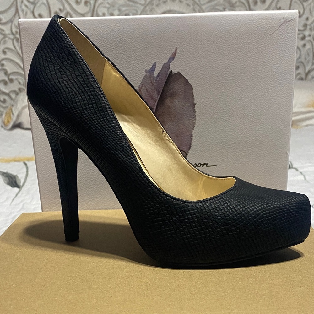 Jessica Simpson Black Textured Heels
